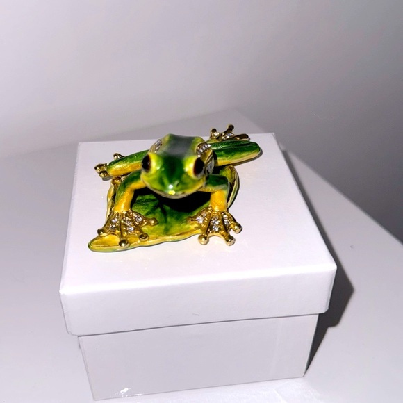 Gold with Crystals Frog Enamel Tricket Box NWT - Picture 1 of 7